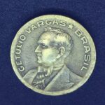 50 Centavos 1944   Bronze-Alumínio  MBC   c/sigla   GETÚLIO VARGAS - Imagem 2