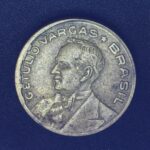 20 Centavos 1946  Bronze-Alumínio  MBC   GETÚLIO VARGAS - Imagem 2
