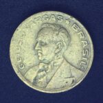 20 Centavos 1944  Bronze-Alumínio   MBC   c / sigla   GETÚLIO VARGAS - Imagem 2