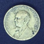 10 Centavos 1947  Bronze-Alumínio  MBC   GETÚLIO VARGAS - Imagem 2