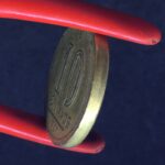 10 Centavos 1947  Bronze-Alumínio  MBC   GETÚLIO VARGAS - Imagem 3