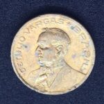 10 Centavos 1943  Cupro-Níquel   MBC     Níquel Rosa    GETÚLIO VARGAS - Imagem 2
