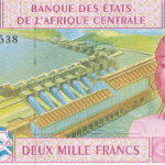 P108Ua- Camarões  2000 Francs - 2002- FE